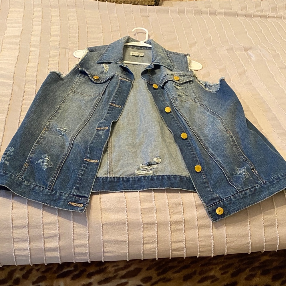 *Distressed Blue Denim Vest – Sleeveless, Size M*